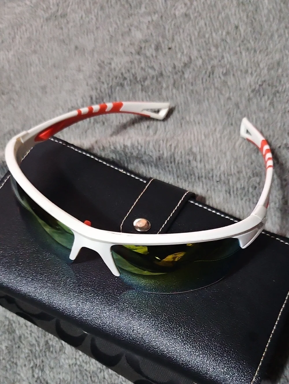 Euro Optics Arrow Mens Sport Sunglasses